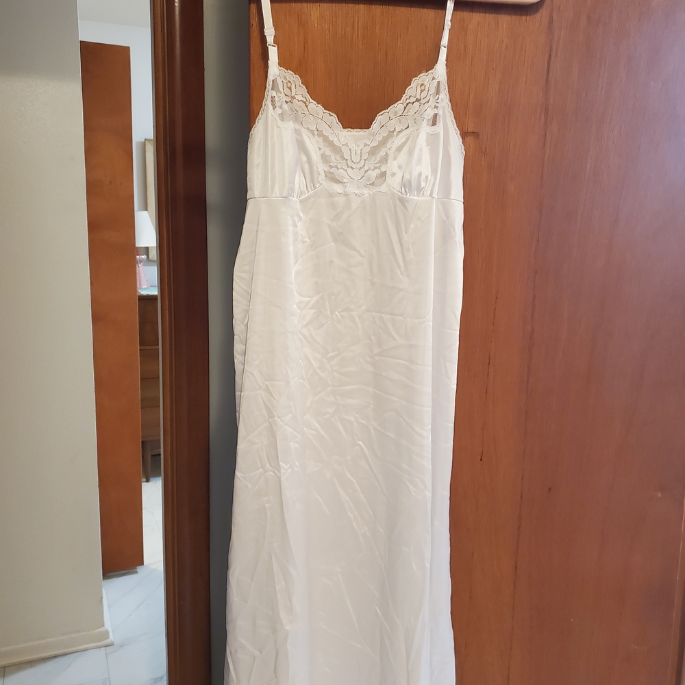Elegant White Lace Nightgown